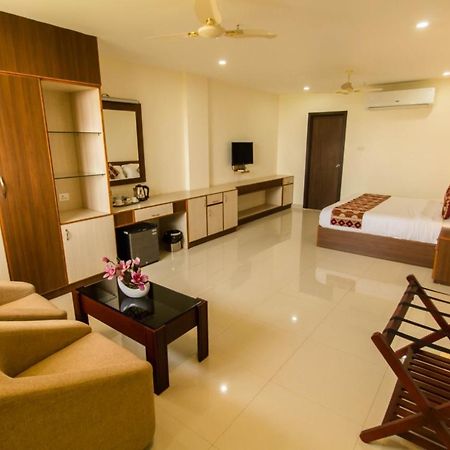 فندق Miracle Residency Kizhake Chālakudi المظهر الخارجي الصورة