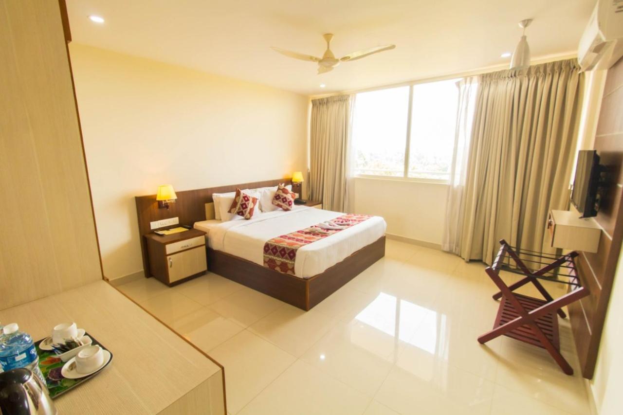 فندق Miracle Residency Kizhake Chālakudi المظهر الخارجي الصورة