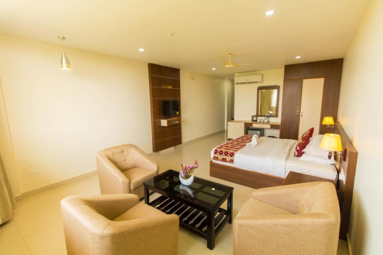 فندق Miracle Residency Kizhake Chālakudi المظهر الخارجي الصورة