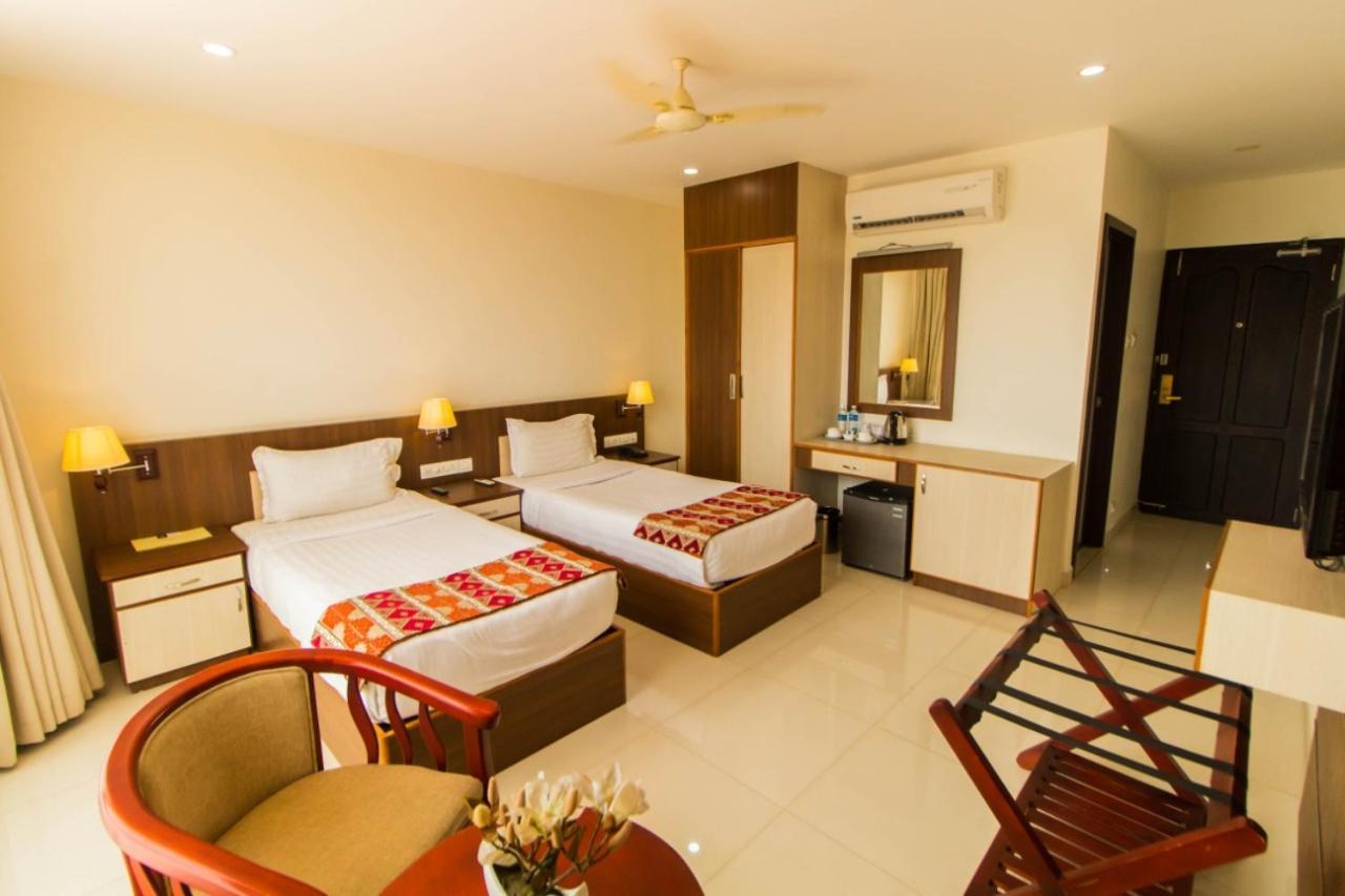 فندق Miracle Residency Kizhake Chālakudi المظهر الخارجي الصورة