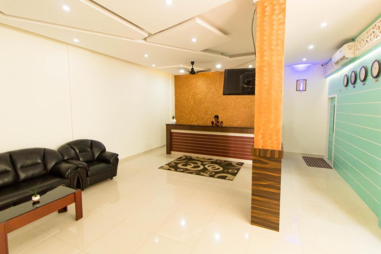 فندق Miracle Residency Kizhake Chālakudi المظهر الخارجي الصورة