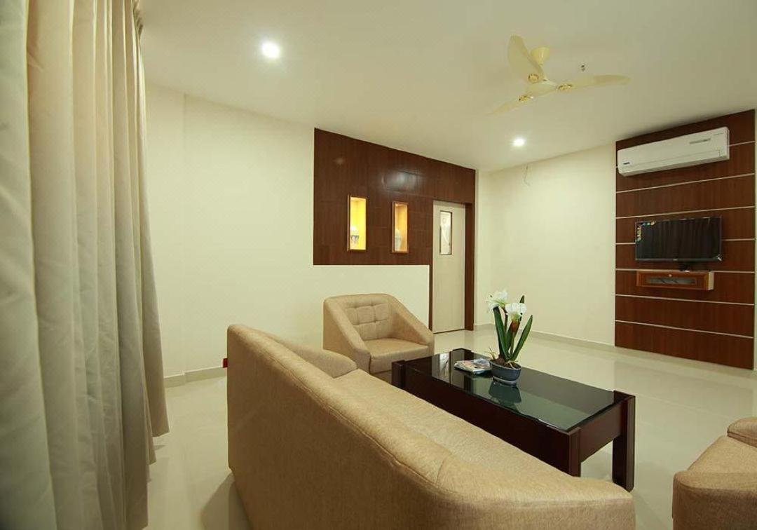 فندق Miracle Residency Kizhake Chālakudi المظهر الخارجي الصورة