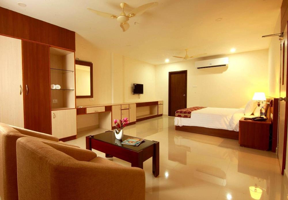 فندق Miracle Residency Kizhake Chālakudi المظهر الخارجي الصورة