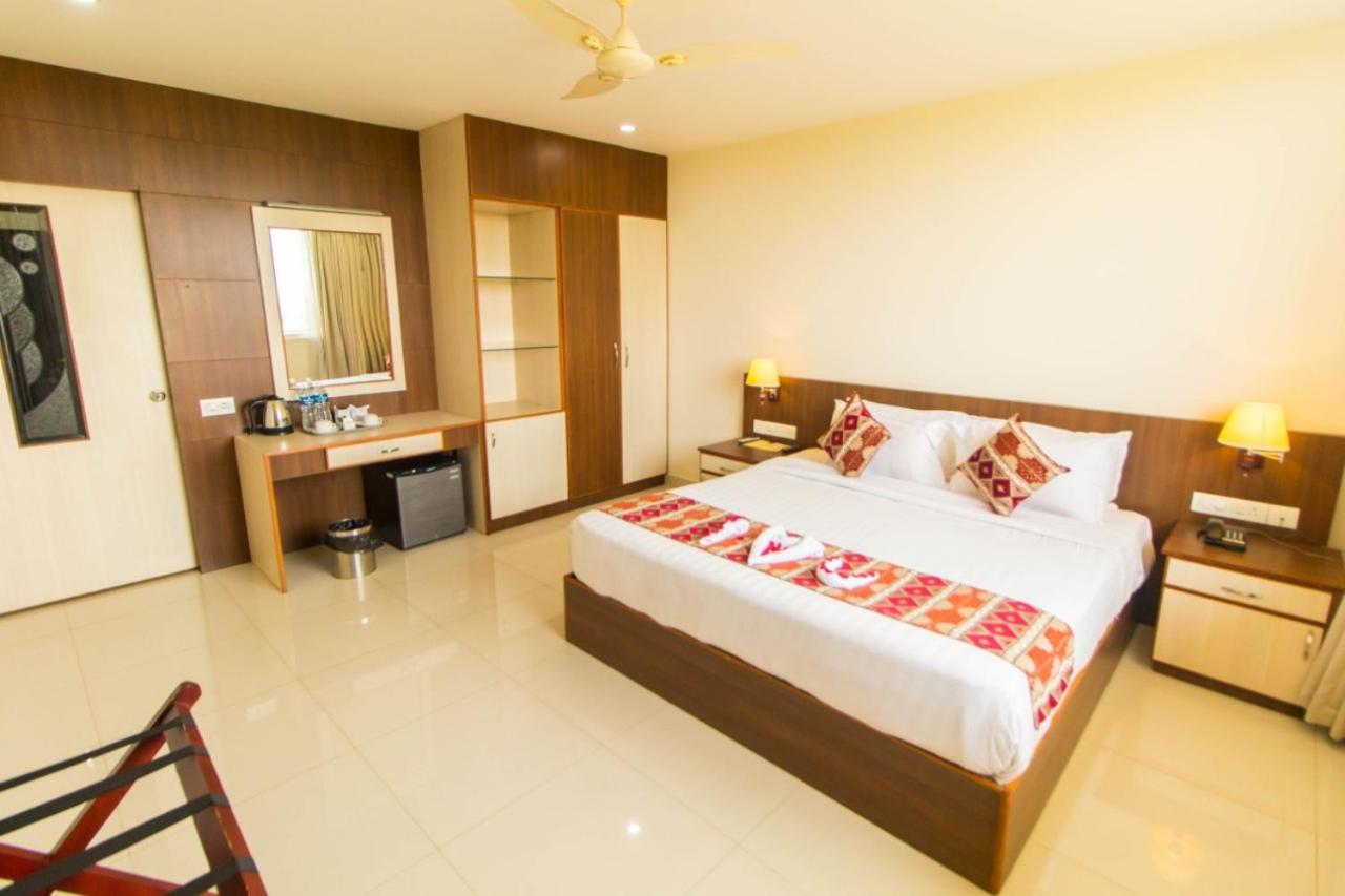 فندق Miracle Residency Kizhake Chālakudi المظهر الخارجي الصورة
