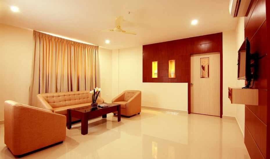فندق Miracle Residency Kizhake Chālakudi المظهر الخارجي الصورة